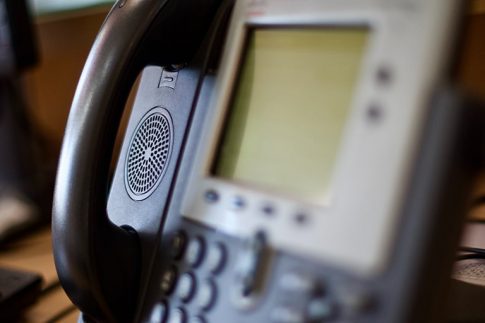 【オフィス電話の使い方】ビジネスフォンの内線・外線転送機能を紹介