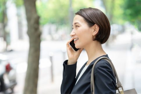 会社の固定電話宛の着信を携帯に転送する「4つの方法」と「3つのメリット」