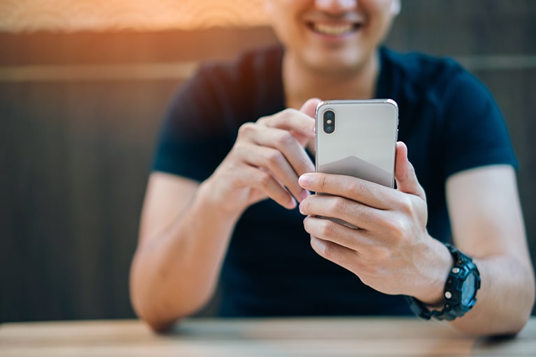 iPhoneにZoomをインストールする手順と使い方