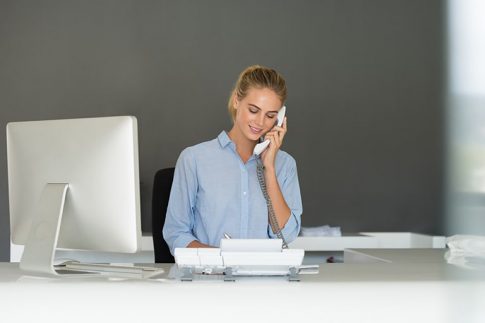 ビジネスフォンに内線電話転送ボタンがない場合の取次方法を紹介