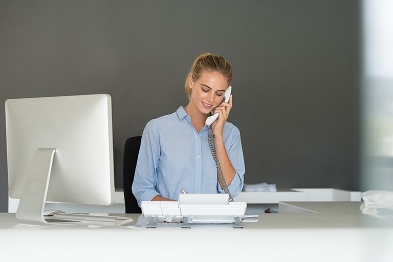 ビジネスフォンに内線電話転送ボタンがない場合の取次方法を紹介