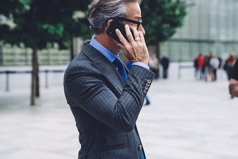 Zoomミーティングに電話で参加するには?ダイヤルインの設定方法