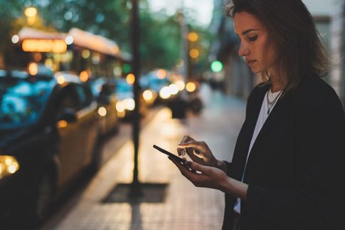 複数の番号を一斉に呼び出す電話転送設定はある?おすすめサービスも紹介