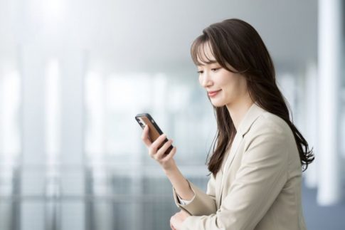 AndroidやiPhoneなどスマホへの着信を別の電話へ転送するやり方を紹介