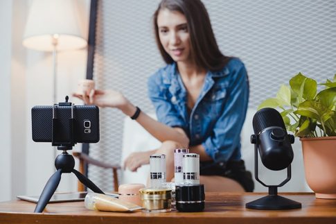 オンライン接客システムとは?ビデオ通話ツールとの違いや機能を紹介