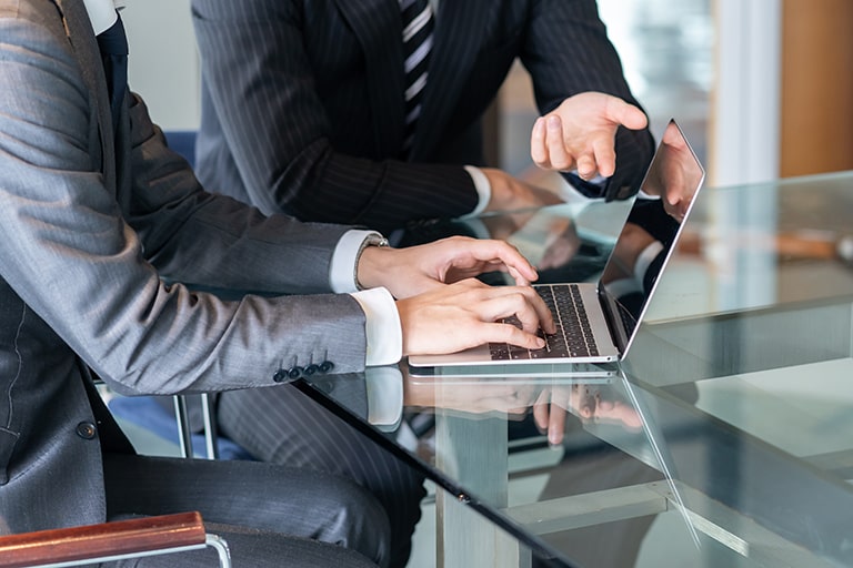 Zoomウェビナーの3つの有料プランの違いは?機能や参加人数、使い方を解説